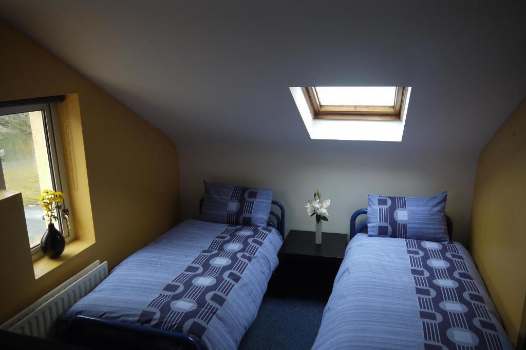 The Connemara Hostel - Sleepzone Линон Номер фото