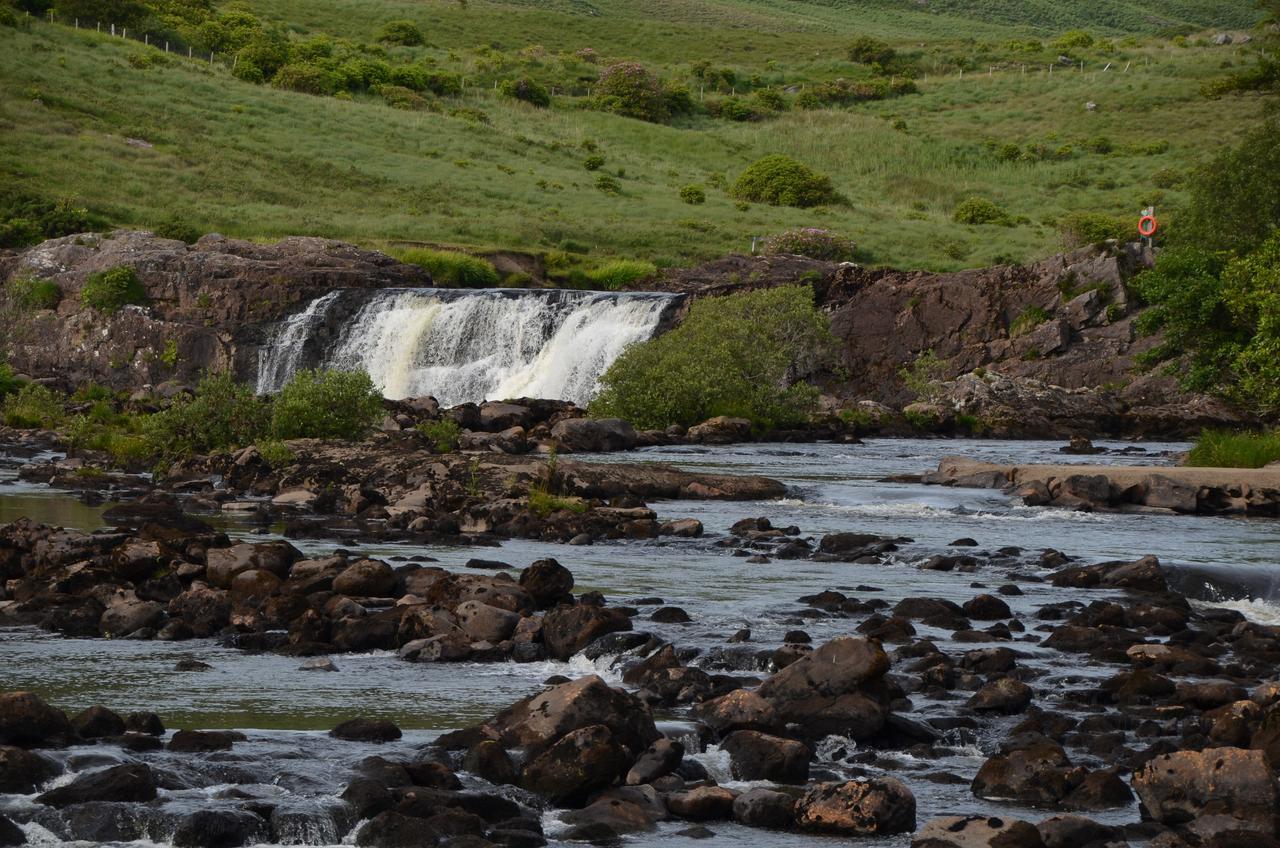 The Connemara Hostel - Sleepzone Линон Экстерьер фото