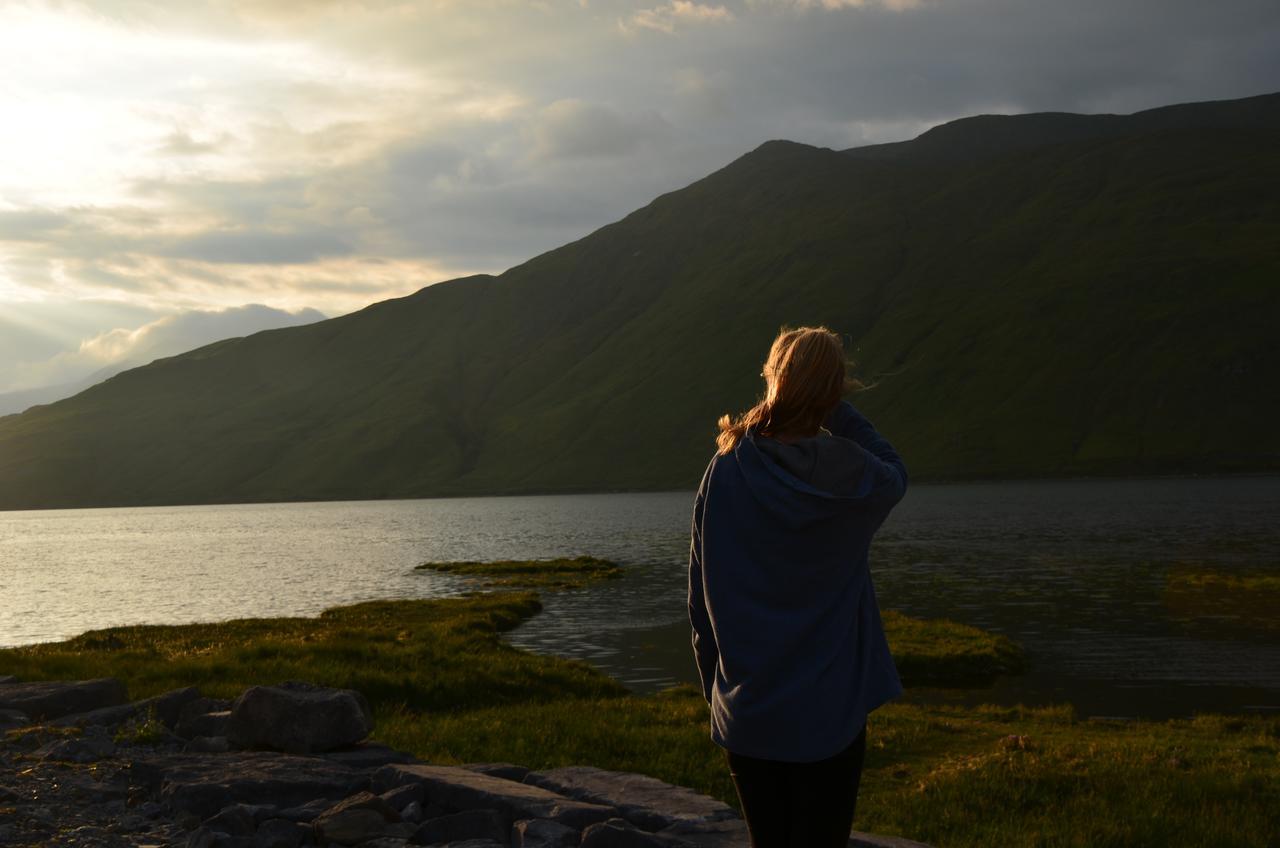The Connemara Hostel - Sleepzone Линон Экстерьер фото